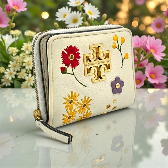Tory Burch Britten Floral Embroidered Wallet Ivory Boho Pebbled Leather - Picture 6 of 17